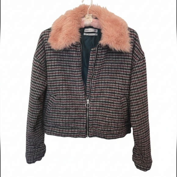 Urban Outfitters Jackets & Blazers - 🎀Urban Outfitters Houndstooth Bomber Jacket with Pink Faux Fur Collar